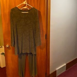 Citiknit Women’s Pant suit, olive green paisley knit.